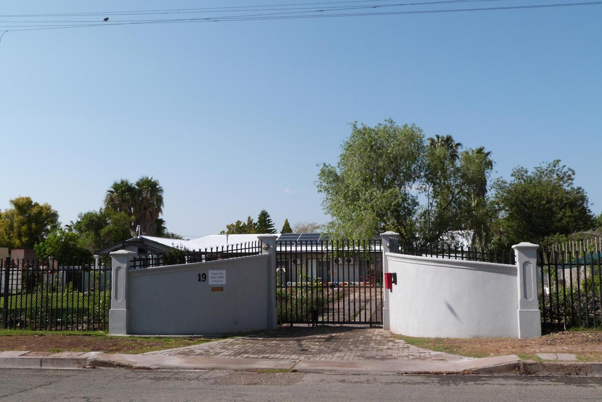 Hannah'S Haven Studio Deluxe - No Loadshedding Apartment Beaufort West Ngoại thất bức ảnh
